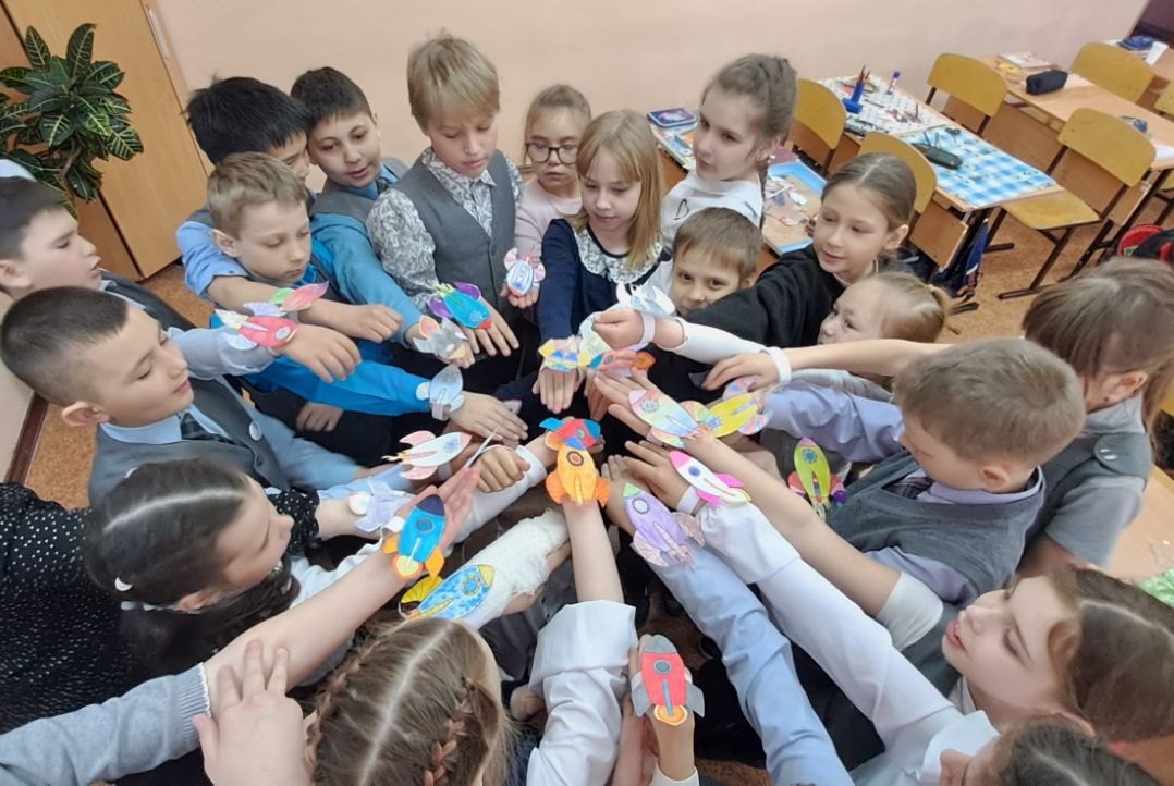 День космонавтики в школе.